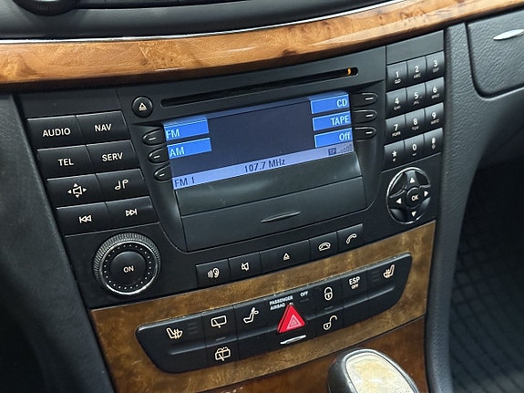 Mercedes-Benz E240 14 of 23