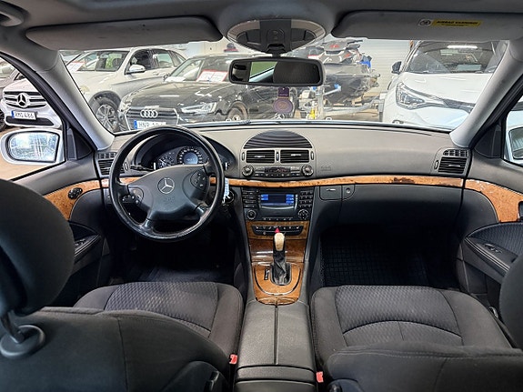 Mercedes-Benz E240 20 of 23