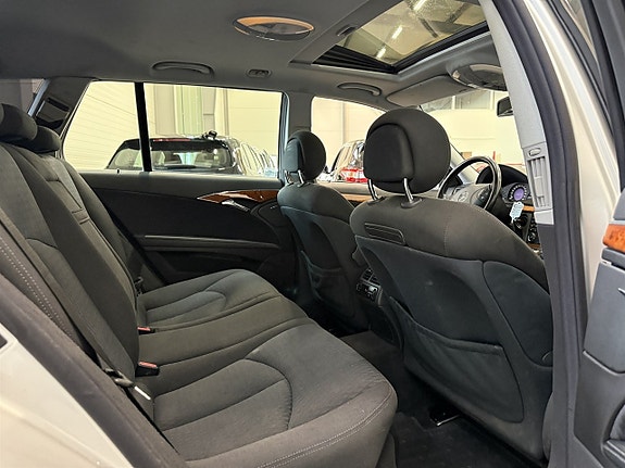 Mercedes-Benz E240 17 of 23