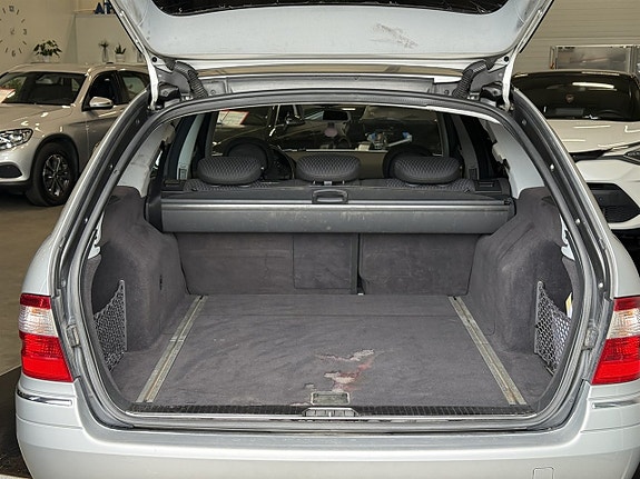 Mercedes-Benz E240 5 of 23