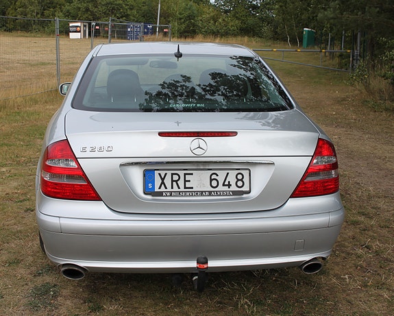 Mercedes-Benz E280 14 of 18