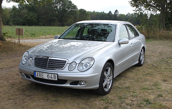 Mercedes-Benz E280 2 of 18