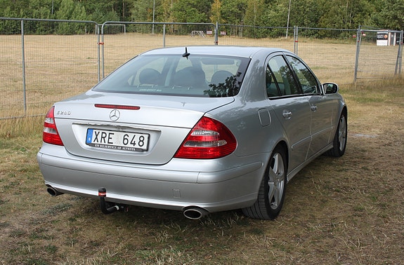 Mercedes-Benz E280 4 of 18