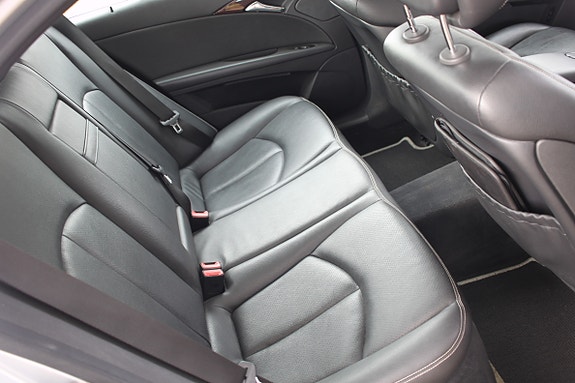 Mercedes-Benz E280 17 of 18