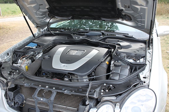 Mercedes-Benz E280 9 of 18