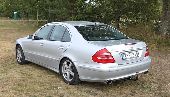 Mercedes-Benz E280 3 of 18