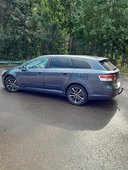 Toyota Avensis 2 of 11