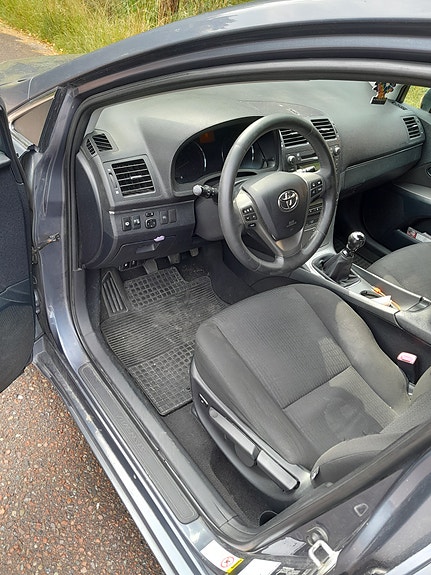 Toyota Avensis 8 of 11