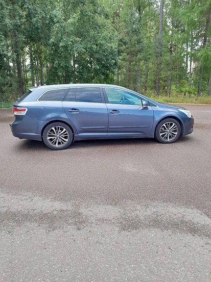 Toyota Avensis 3 of 11