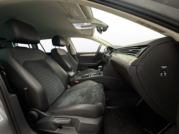 Volkswagen Passat 12 of 29