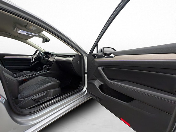 Volkswagen Passat 11 of 29