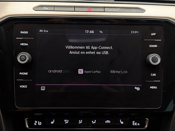 Volkswagen Passat 19 of 29