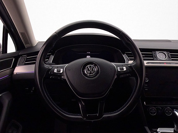 Volkswagen Passat 10 of 29