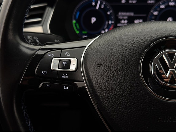 Volkswagen Passat 16 of 29