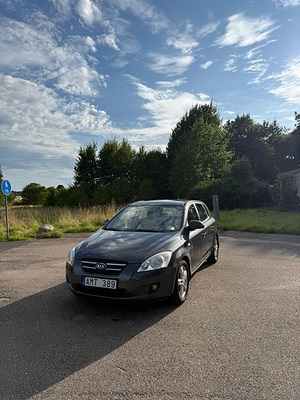 Kia Ceed 2 of 5