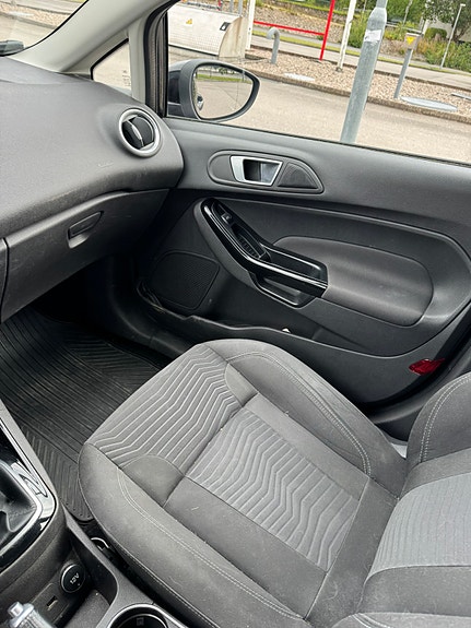 Ford Fiesta 5 of 8