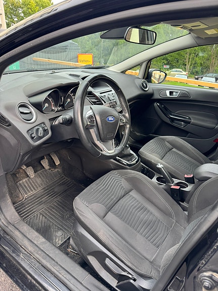Ford Fiesta 4 of 8