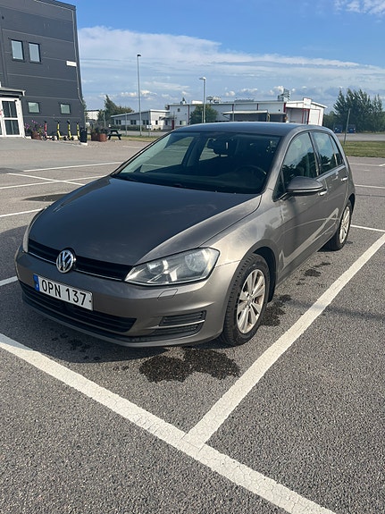Volkswagen Golf VII 2 of 5