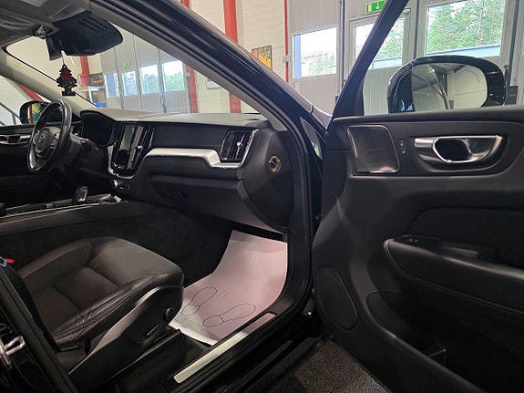 Volvo XC60 15 of 30