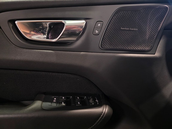 Volvo XC60 12 of 30