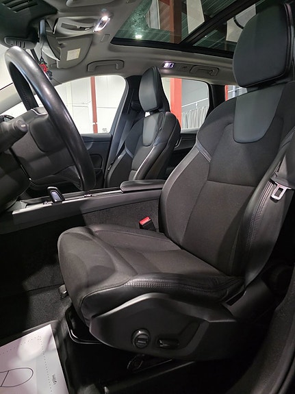 Volvo XC60 13 of 30