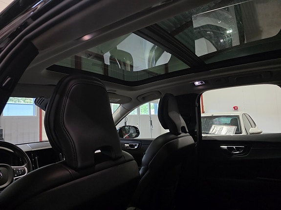 Volvo XC60 9 of 30