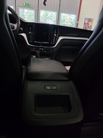 Volvo XC60 10 of 30