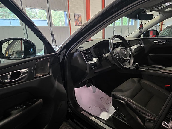 Volvo XC60 11 of 30