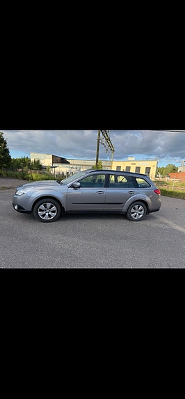Subaru Outback 2 of 14