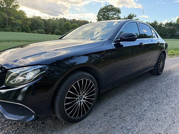 Mercedes-Benz E220 d 2 of 4