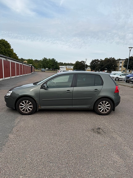 Volkswagen Golf V 3 of 8
