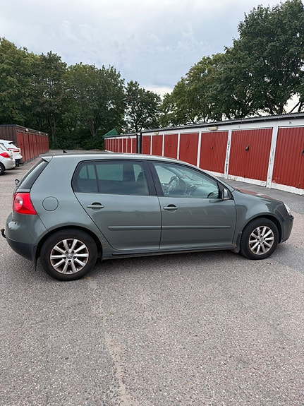 Volkswagen Golf V 5 of 8