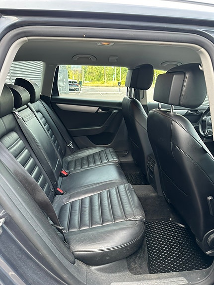 Volkswagen Passat Alltrack 7 of 10