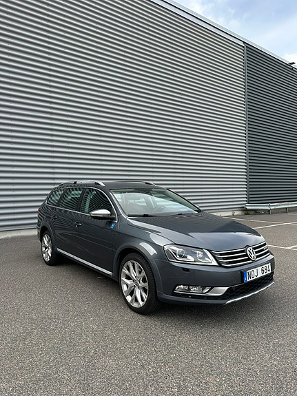 Volkswagen Passat Alltrack 2 of 10