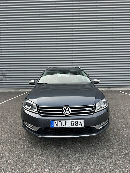 Volkswagen Passat Alltrack 3 of 10