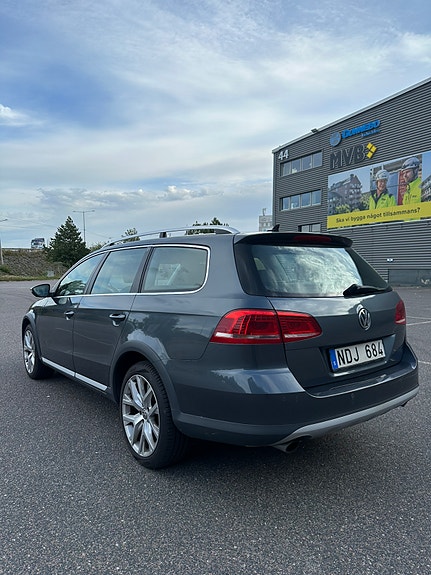 Volkswagen Passat Alltrack 4 of 10
