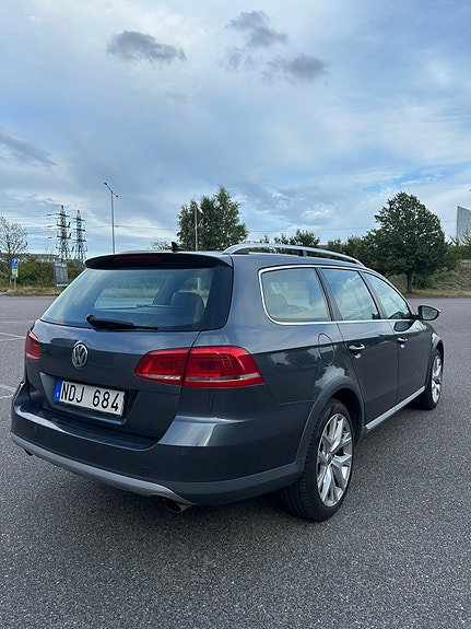 Volkswagen Passat Alltrack 5 of 10