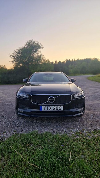 Volvo V90 2 of 6