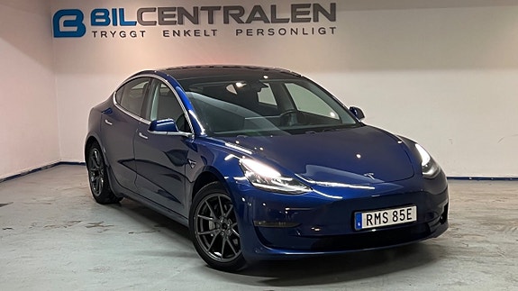 Tesla Model 3 4 of 18