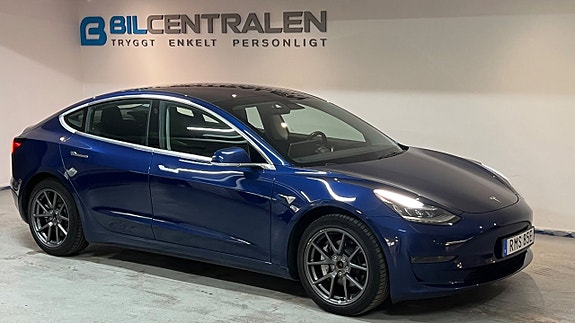 Tesla Model 3 3 of 18