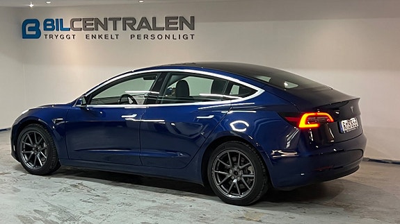 Tesla Model 3 5 of 18