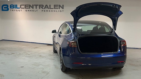 Tesla Model 3 7 of 18