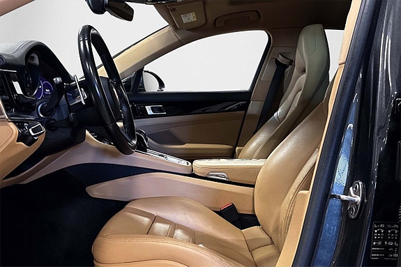 Porsche Panamera 4 8 of 30