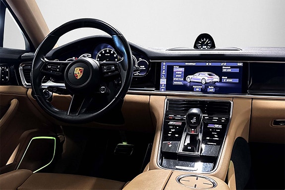 Porsche Panamera 4 12 of 30