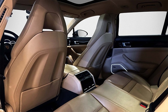 Porsche Panamera 4 16 of 30