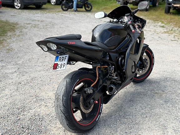 Yamaha YZF-R6 3 of 5
