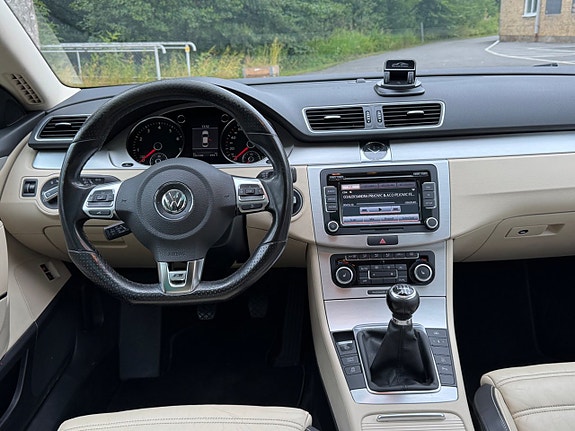 Volkswagen Passat CC 19 of 20