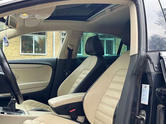 Volkswagen Passat CC 16 of 20