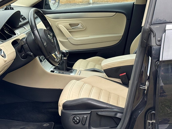 Volkswagen Passat CC 15 of 20