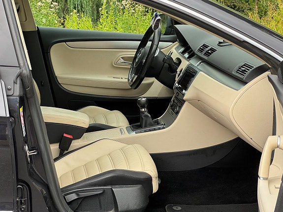 Volkswagen Passat CC 18 of 20